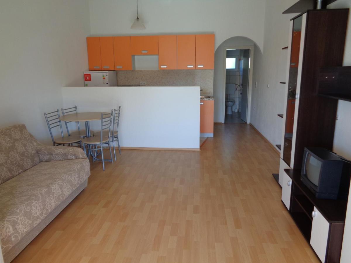 Apartman Kristo วีร์ ภายนอก รูปภาพ